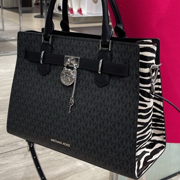 Michael Kors Hamilton Medium Signature Logo Satchel
Black 
NWT - Picture 1 of 16